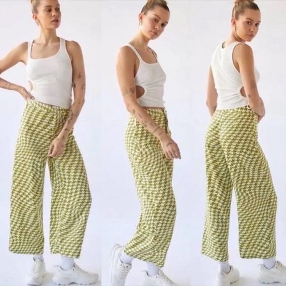 Urban Outfitters Pants - NWT Urban Outfitters Green & White Satin Olympia Print Crop Pants
